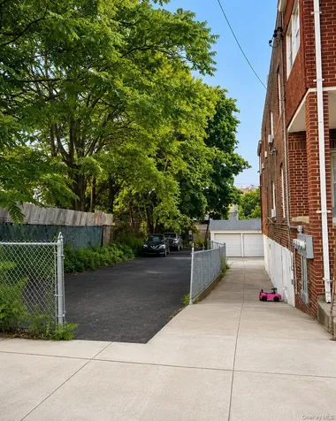 854 E 229th Street Bronx NY 10466