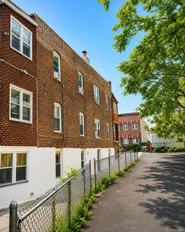 854 E 229th Street Bronx NY 10466