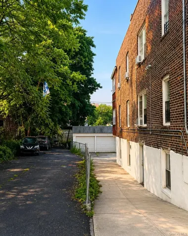 854 E 229th Street Bronx NY 10466