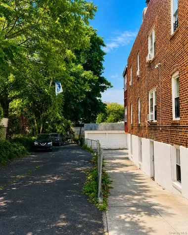 854 E 229th Street Bronx NY 10466