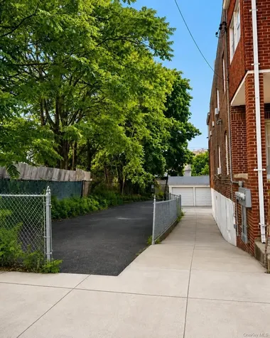 854 E 229th Street Bronx NY 10466