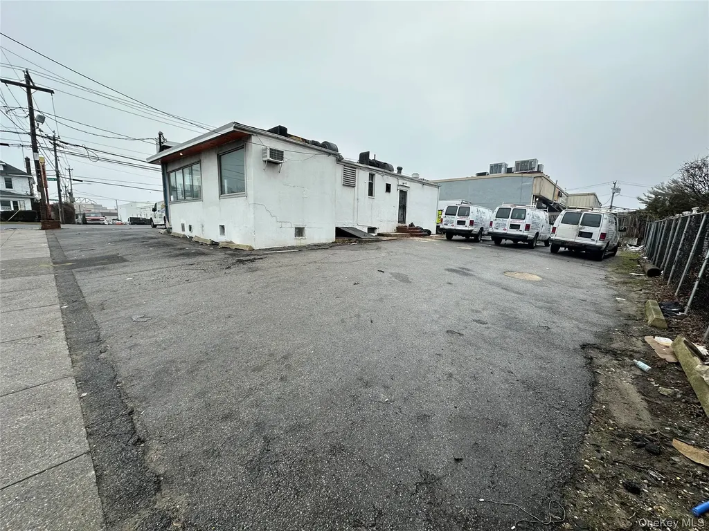 267 Burnside Avenue Lawrence NY 11559