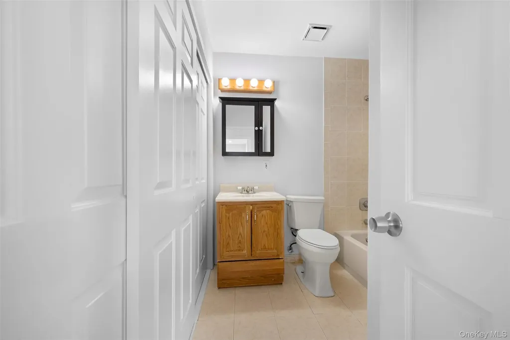 204 Fairview Circle Middle Island NY 11953