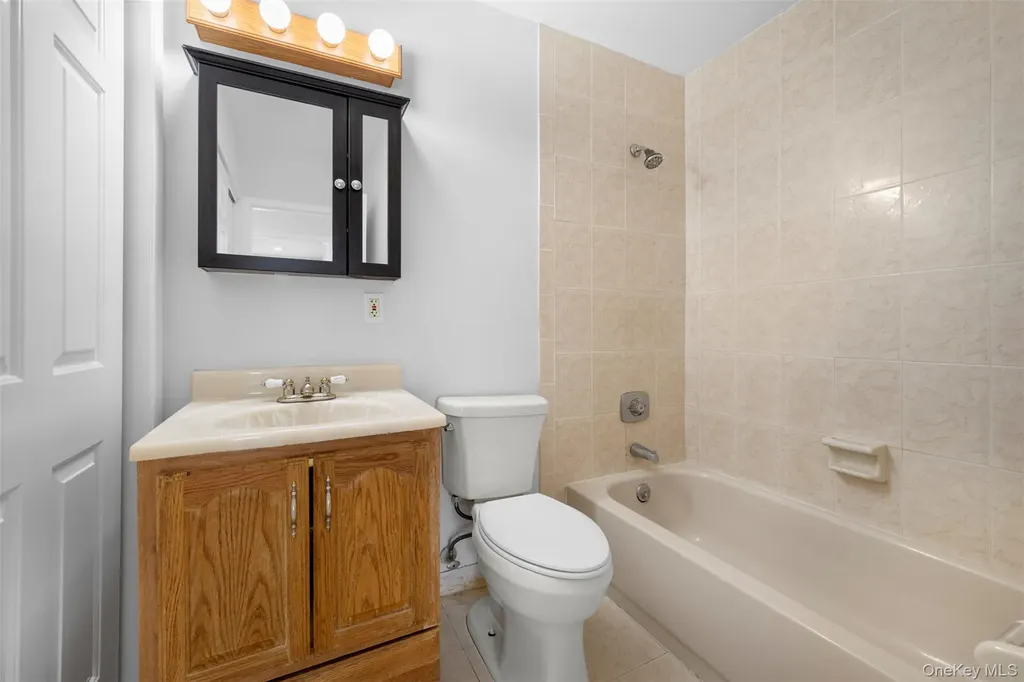 204 Fairview Circle Middle Island NY 11953