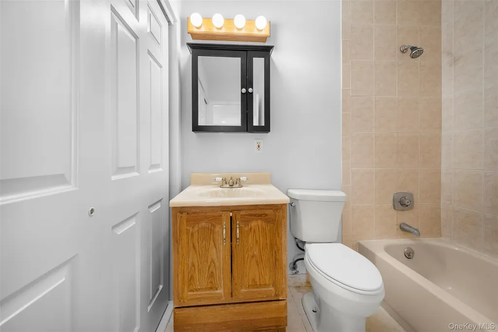 204 Fairview Circle Middle Island NY 11953