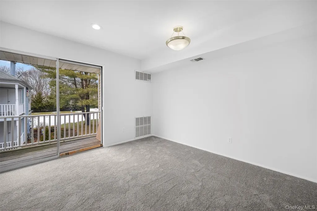 204 Fairview Circle Middle Island NY 11953