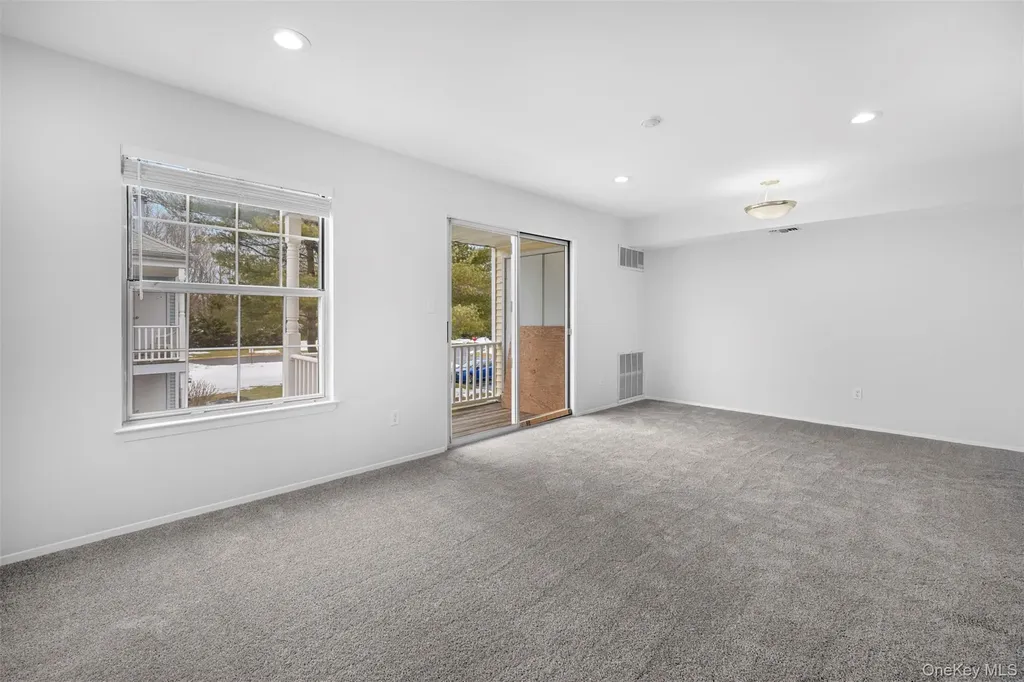 204 Fairview Circle Middle Island NY 11953