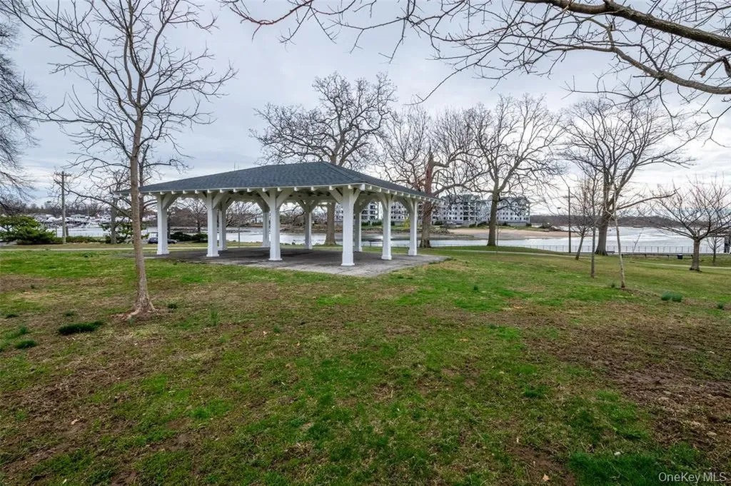3 Harbor Lane New Rochelle NY 10805