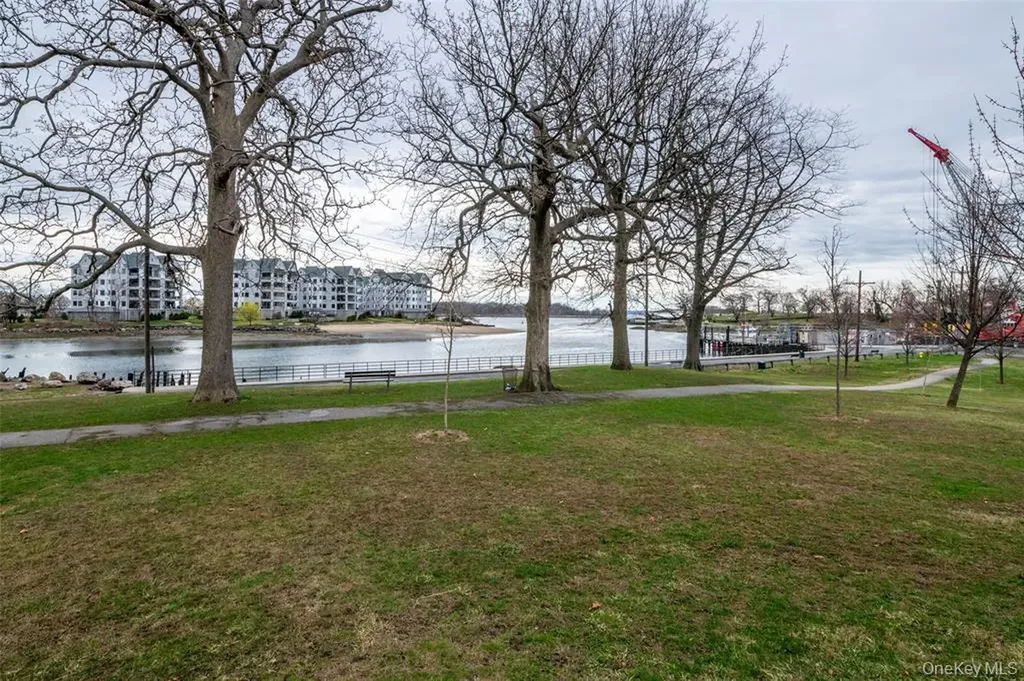 3 Harbor Lane New Rochelle NY 10805