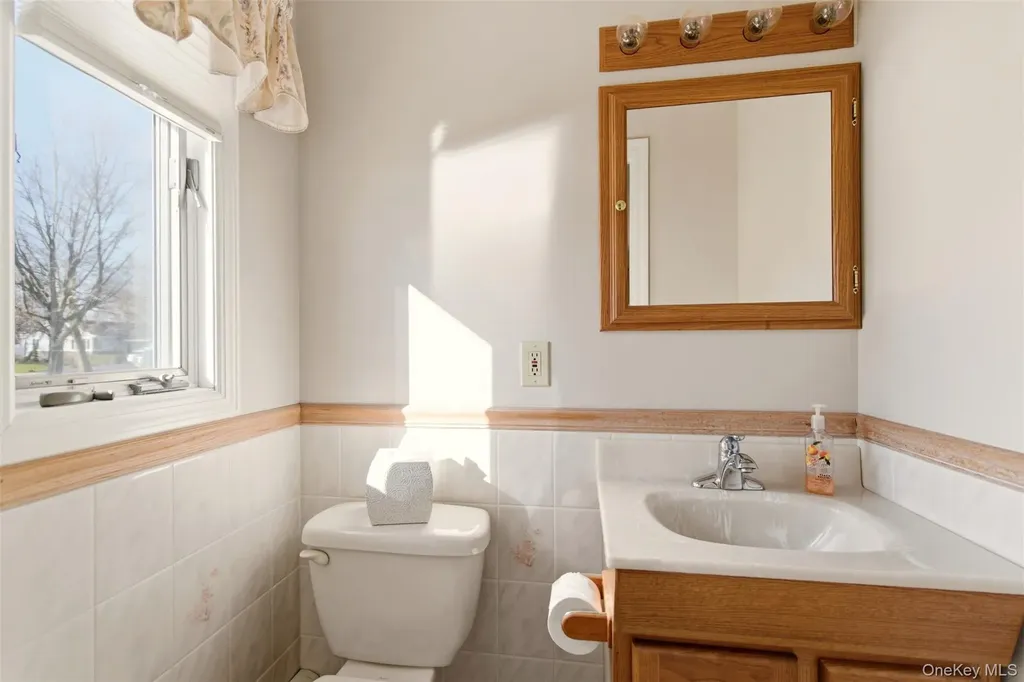 15 Leeward Lane Commack NY 11725