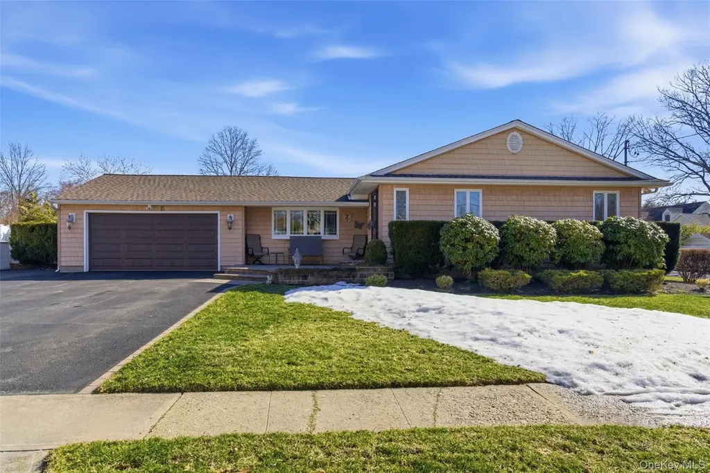 15 Leeward Lane Commack NY 11725