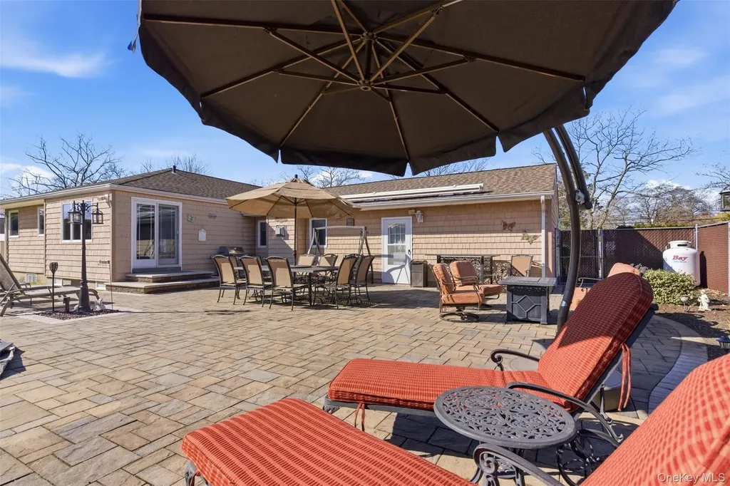 15 Leeward Lane Commack NY 11725