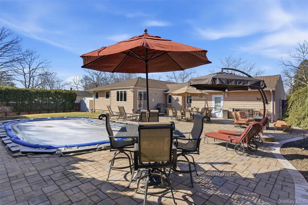 15 Leeward Lane Commack NY 11725