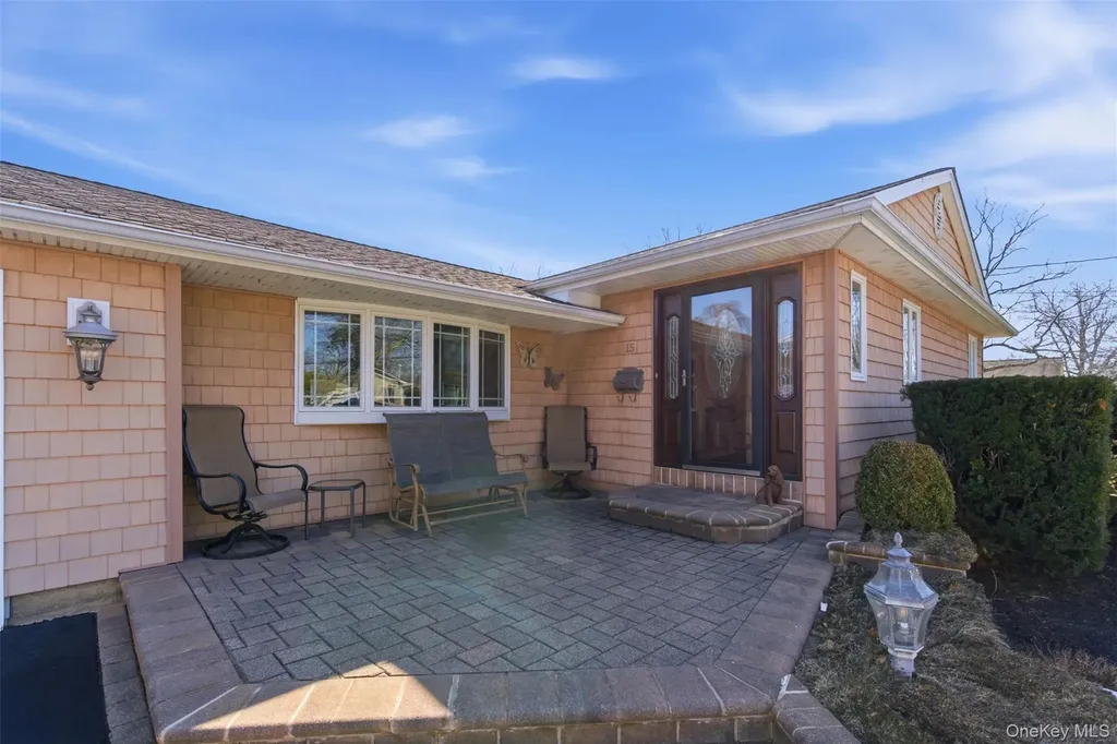 15 Leeward Lane Commack NY 11725