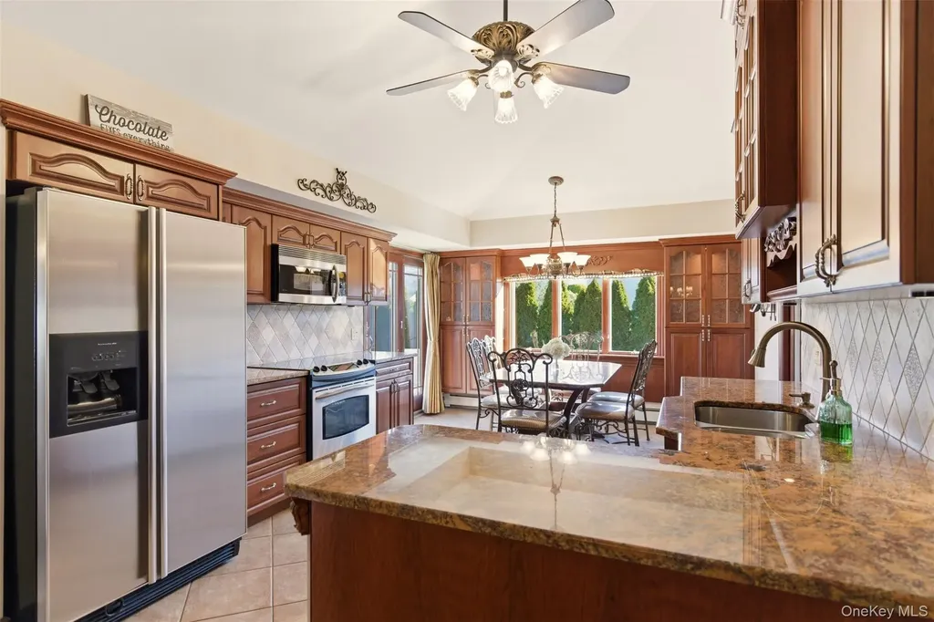 15 Leeward Lane Commack NY 11725