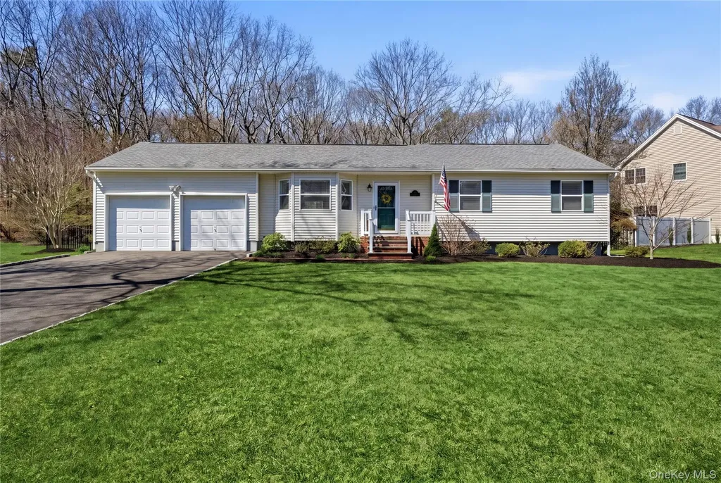 4 Doral Lane Yaphank NY 11980