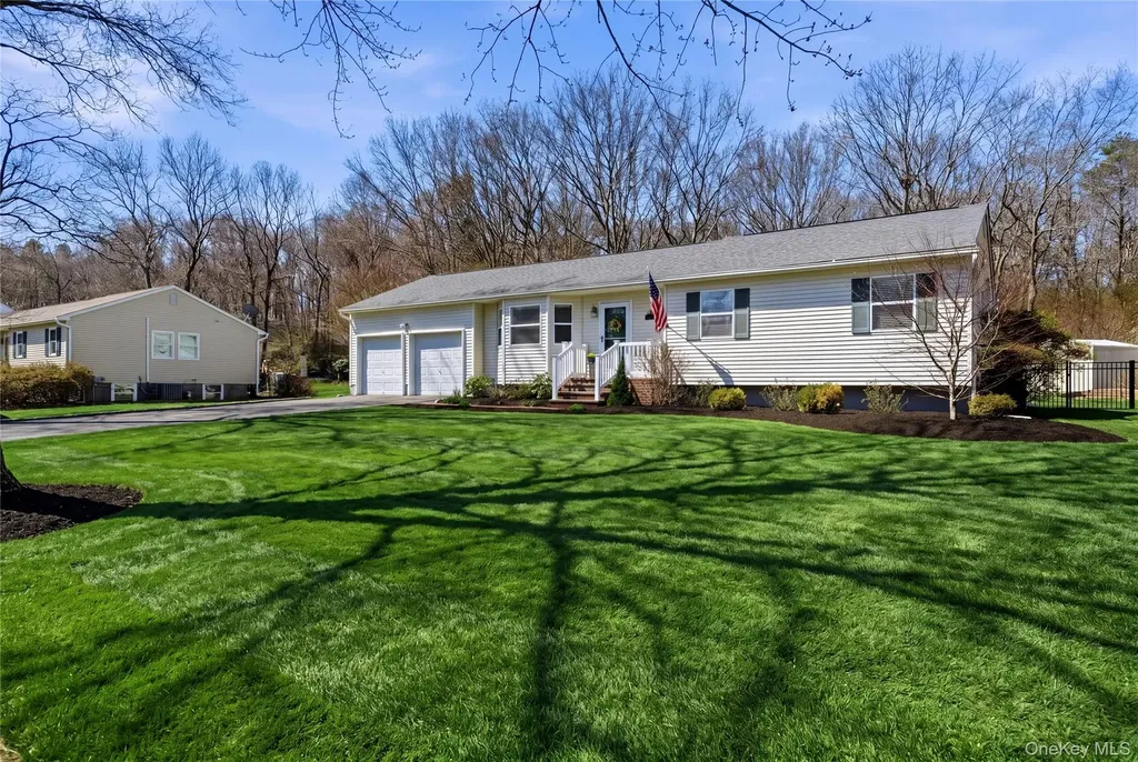 4 Doral Lane Yaphank NY 11980