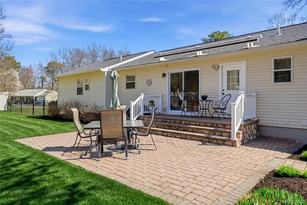 4 Doral Lane Yaphank NY 11980