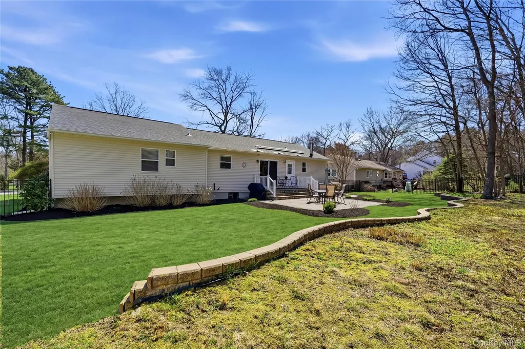 4 Doral Lane Yaphank NY 11980