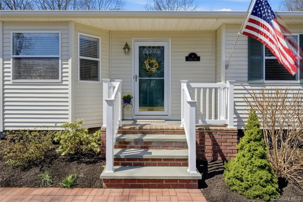 4 Doral Lane Yaphank NY 11980