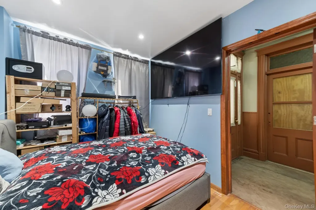 1811 Centre Street Ridgewood NY 11385