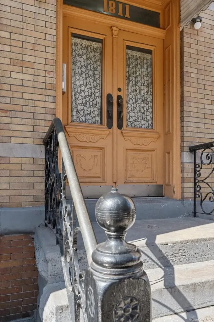 1811 Centre Street Ridgewood NY 11385