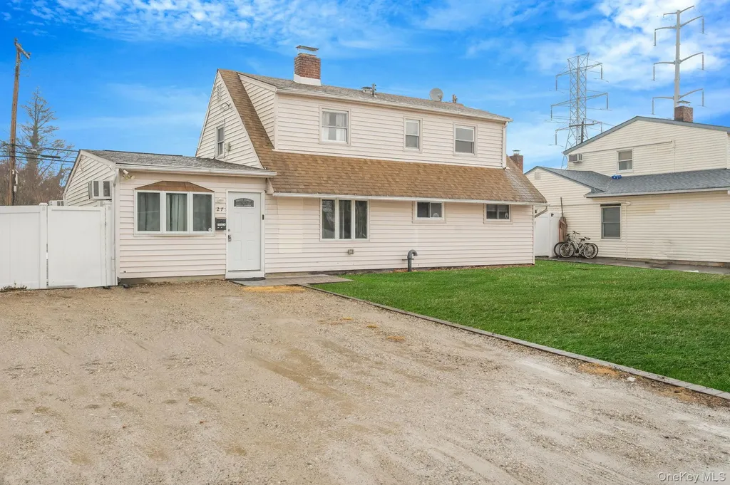 27 Mallard Road Levittown NY 11756