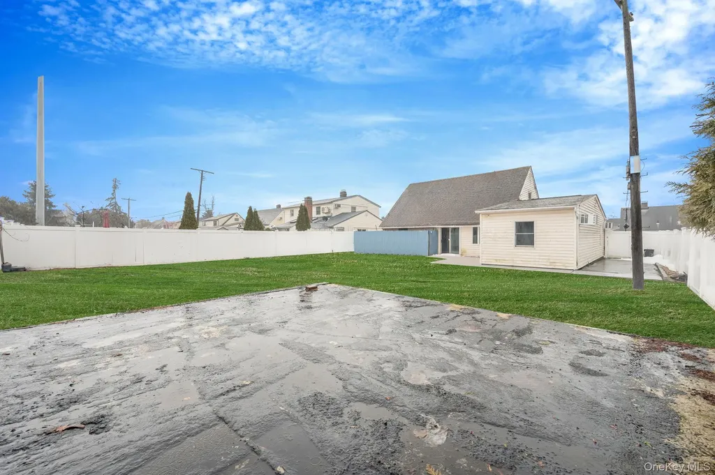 27 Mallard Road Levittown NY 11756