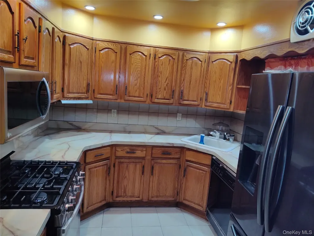 872 E 48th Street Brooklyn NY 11203