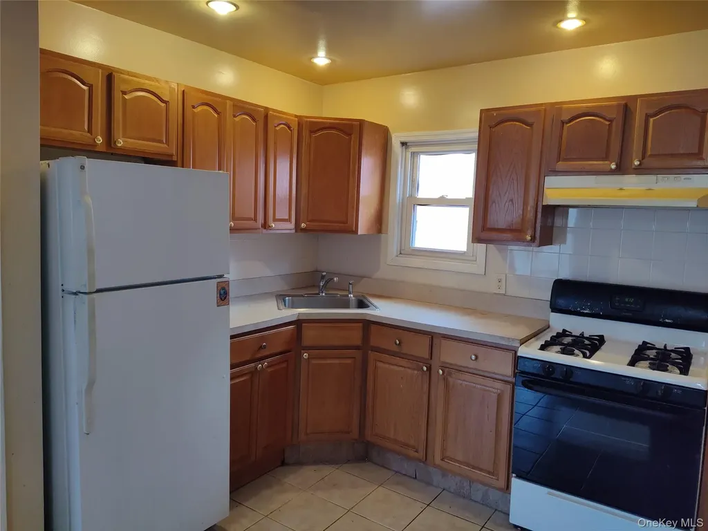 872 E 48th Street Brooklyn NY 11203