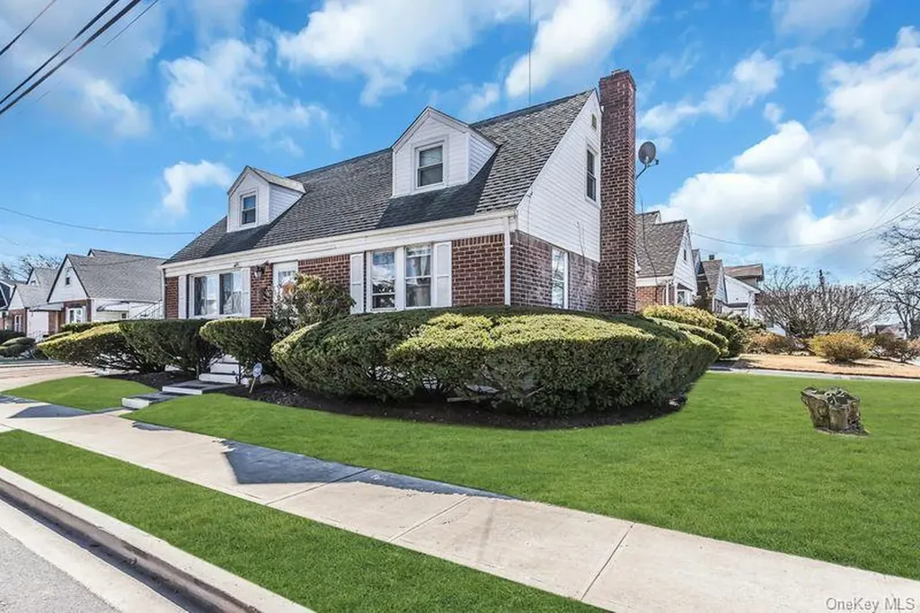 62 Ash Street Valley Stream NY 11580