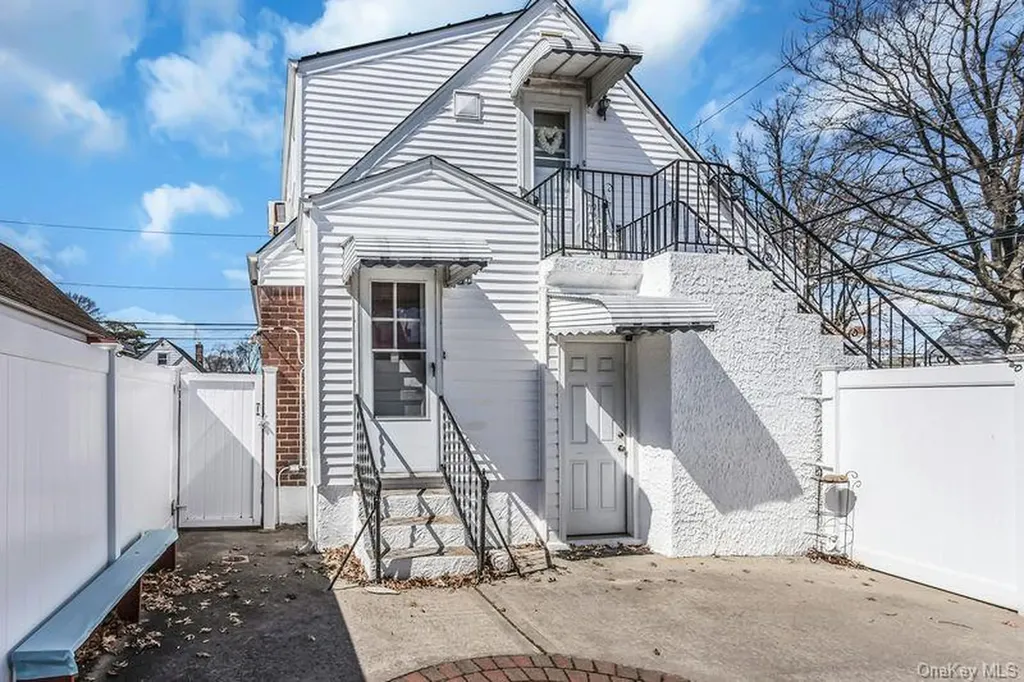62 Ash Street Valley Stream NY 11580