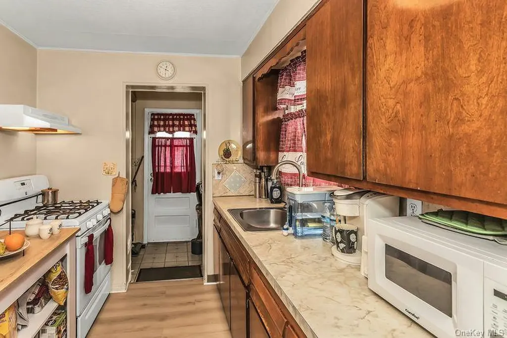 62 Ash Street Valley Stream NY 11580
