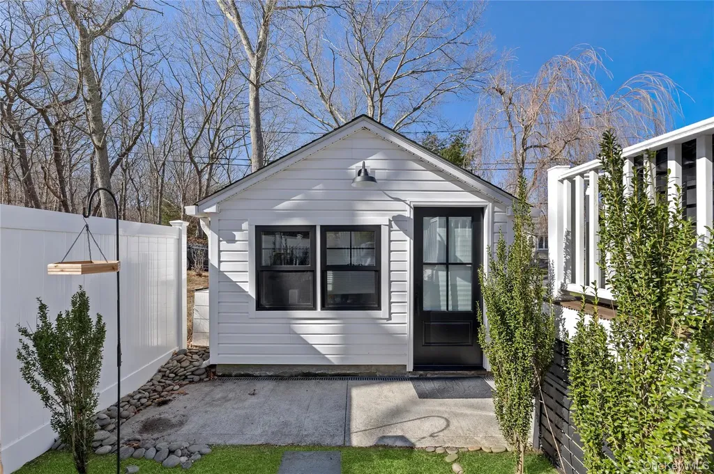 11 6th Street Wading River NY 11792