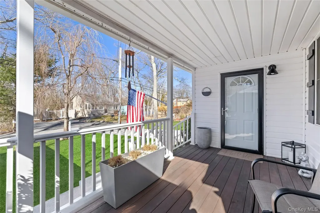 11 6th Street Wading River NY 11792