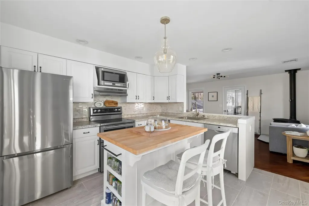 11 6th Street Wading River NY 11792