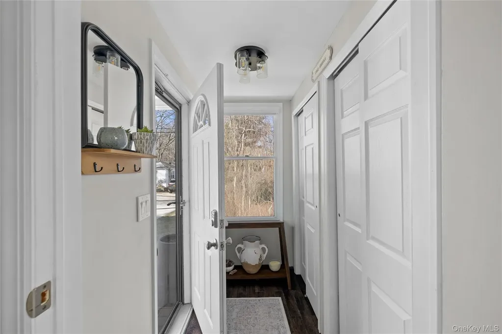 11 6th Street Wading River NY 11792