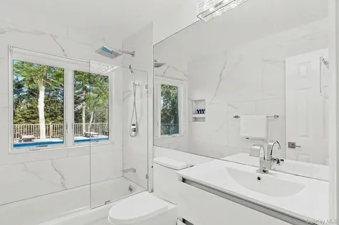 5 Cowhill Lane Wainscott NY 11975