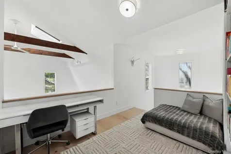 5 Cowhill Lane Wainscott NY 11975
