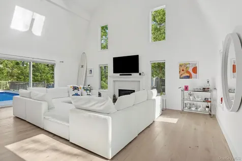 5 Cowhill Lane Wainscott NY 11975