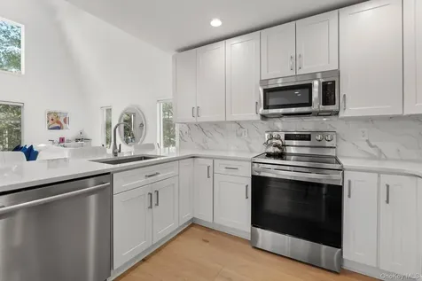 5 Cowhill Lane Wainscott NY 11975