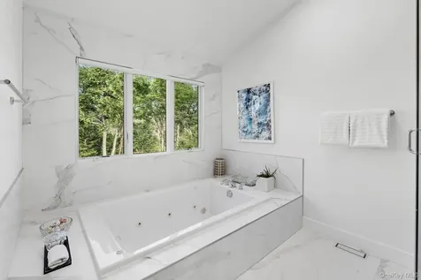 5 Cowhill Lane Wainscott NY 11975