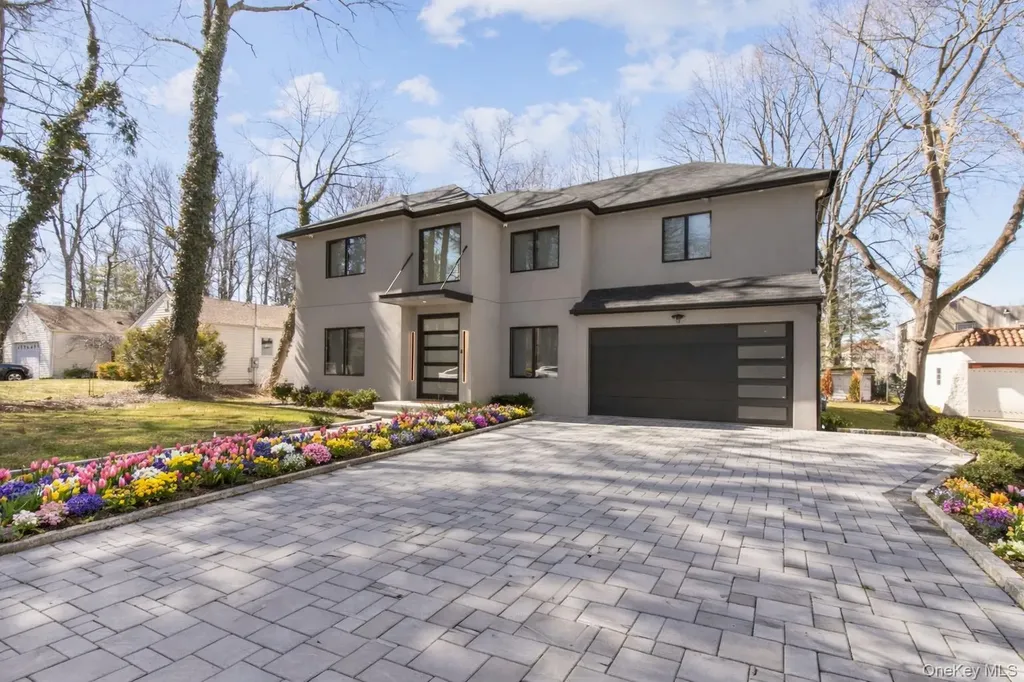 1 Bentley Road Great Neck NY 11023