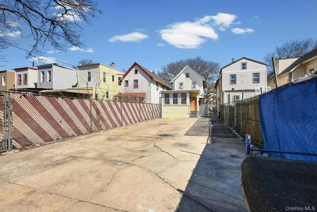 54 Chestnut Street Brooklyn NY 11208
