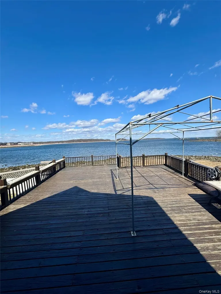 722 King Avenue Bronx NY 10464