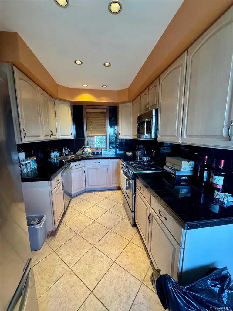 722 King Avenue Bronx NY 10464