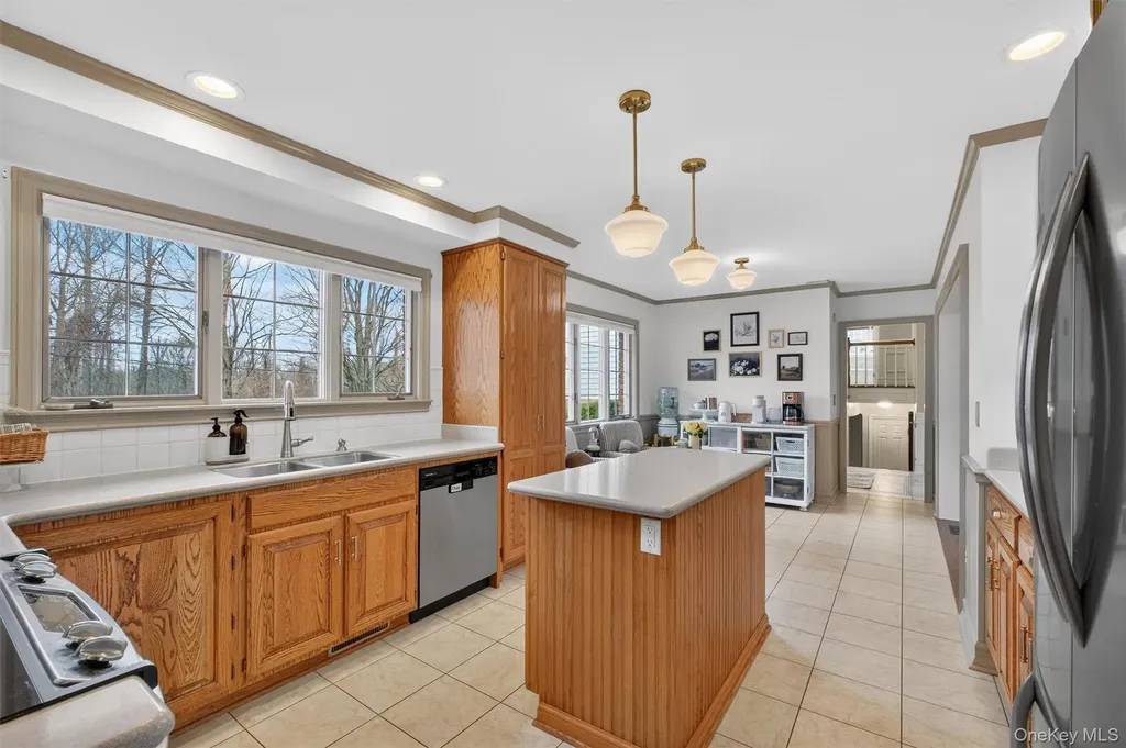 58 Dutchess Hill Road Poughkeepsie NY 12601