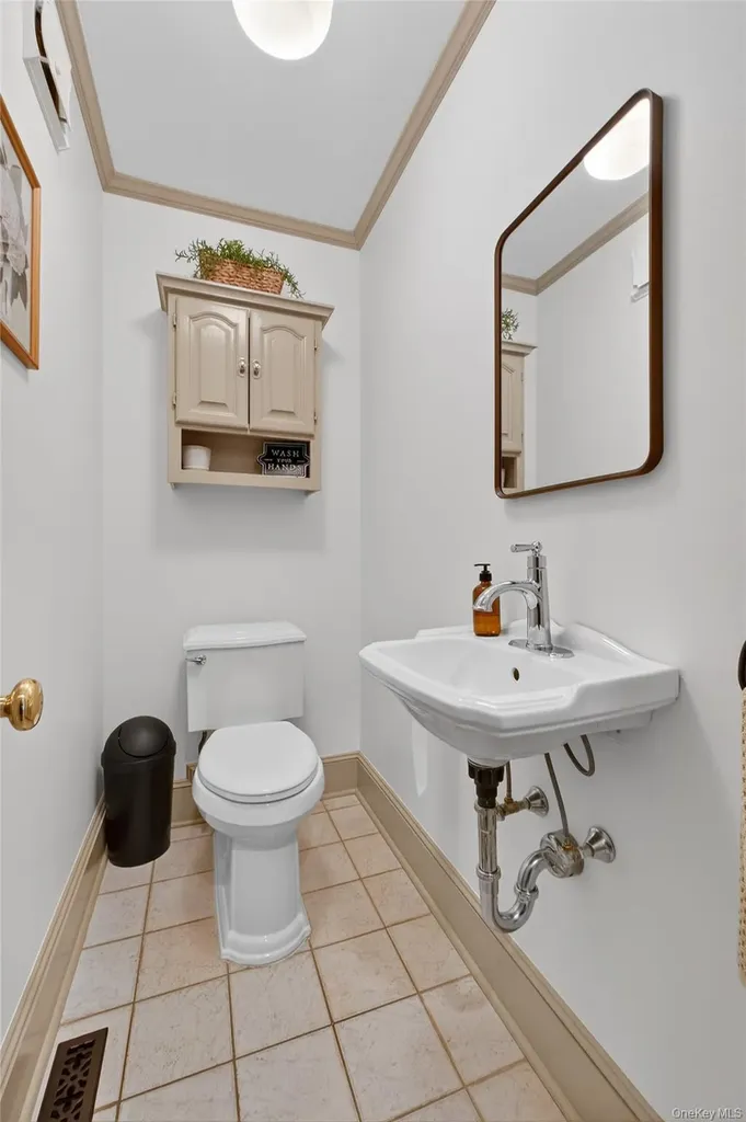 58 Dutchess Hill Road Poughkeepsie NY 12601