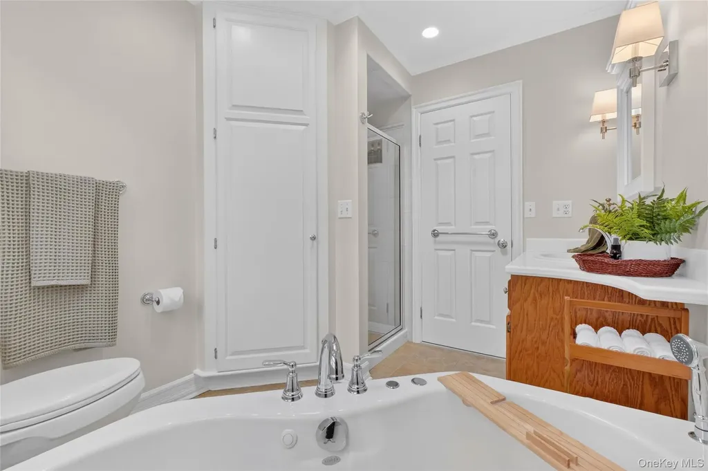 58 Dutchess Hill Road Poughkeepsie NY 12601