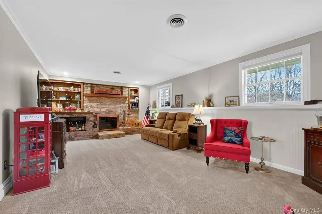 58 Dutchess Hill Road Poughkeepsie NY 12601